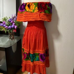 Mexican embroidered 👗 from Chiapas